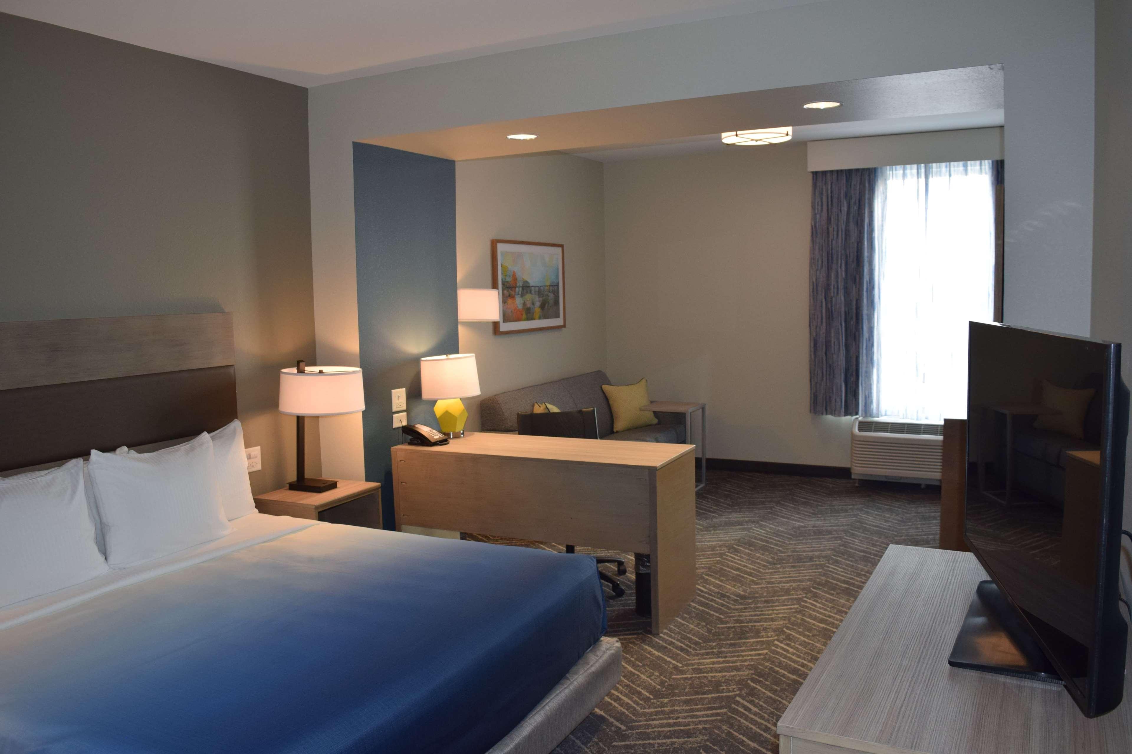 La Quinta Inn & Suites By Wyndham Middletown Exterior photo