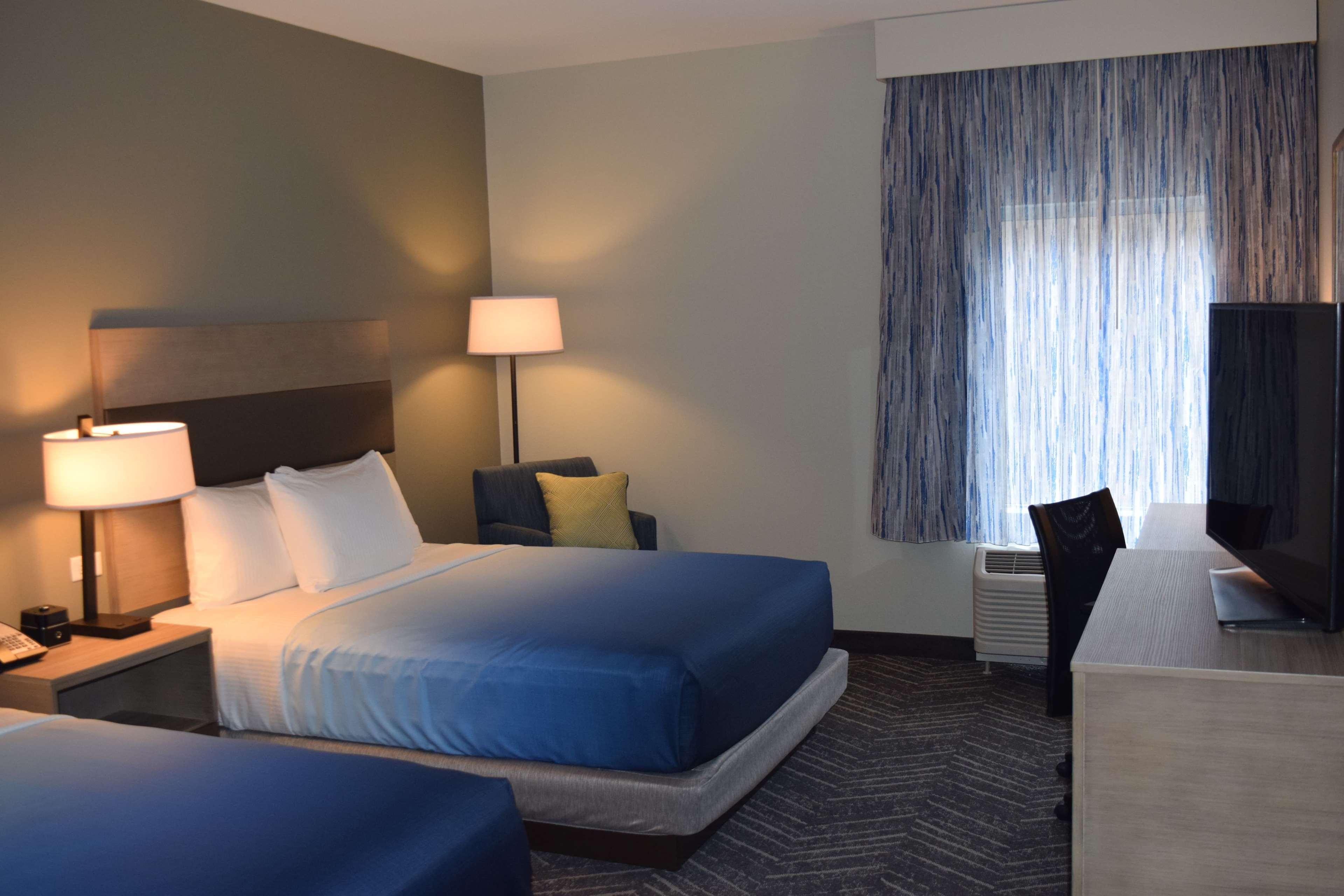 La Quinta Inn & Suites By Wyndham Middletown Exterior photo