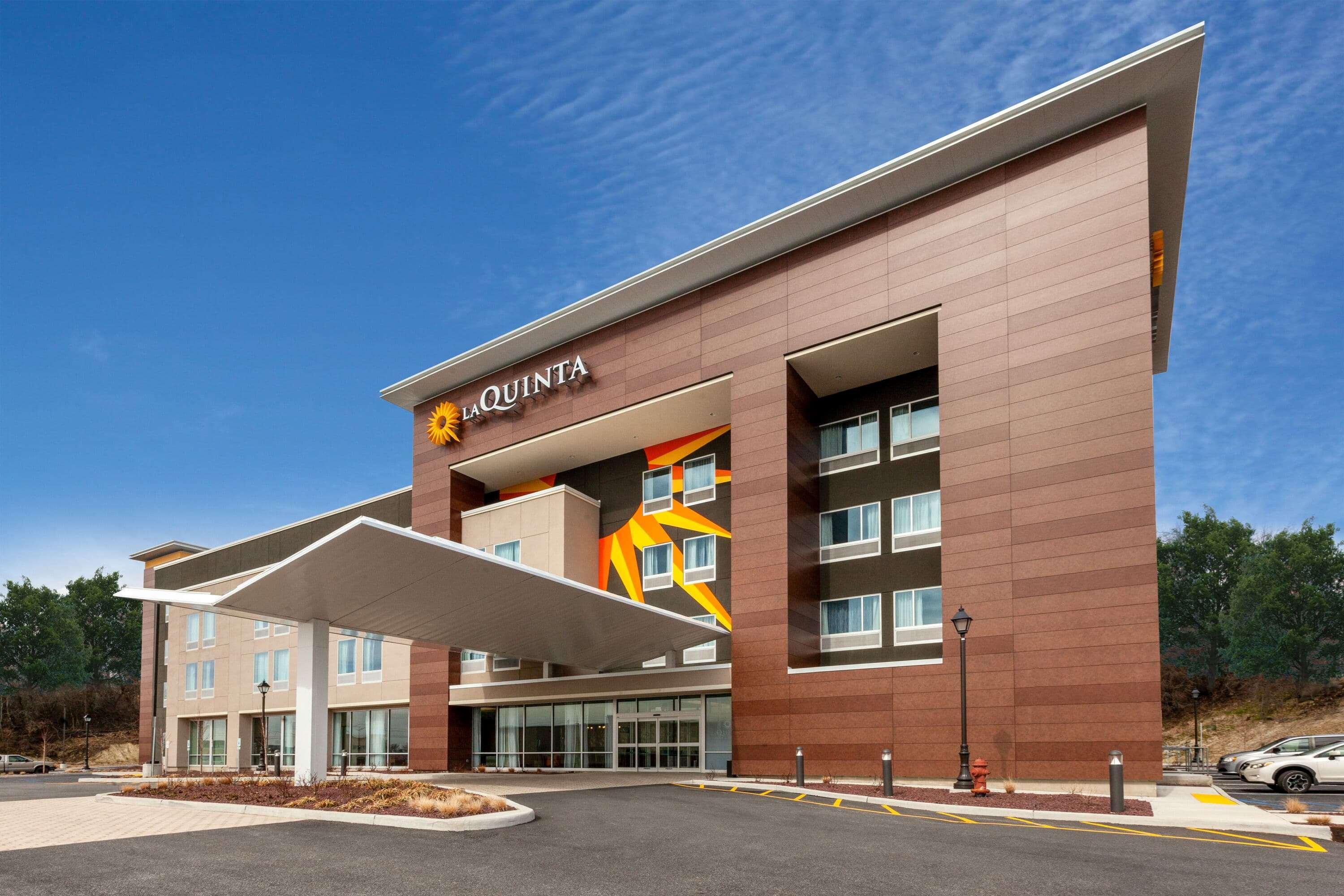 La Quinta Inn & Suites By Wyndham Middletown Exterior photo