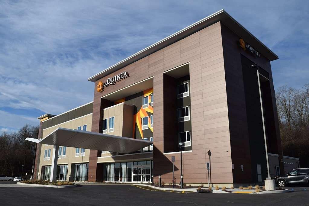 La Quinta Inn & Suites By Wyndham Middletown Exterior photo