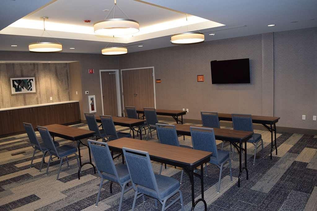 La Quinta Inn & Suites By Wyndham Middletown Exterior photo